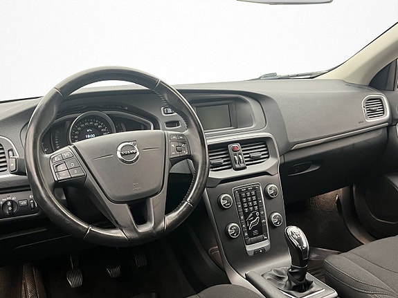 Volvo V40 12 of 28