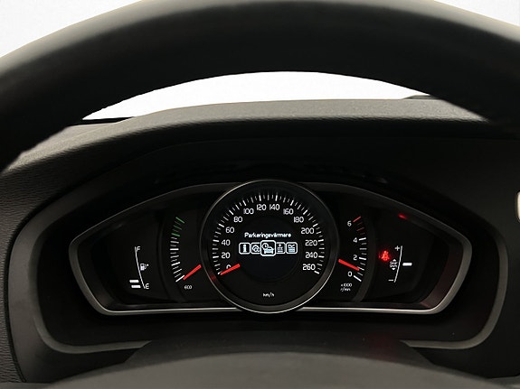 Volvo V40 16 of 28