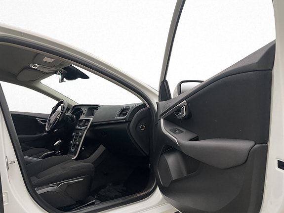 Volvo V40 14 of 28