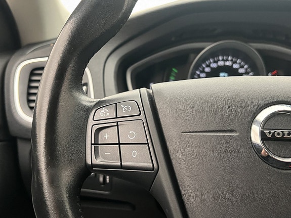Volvo V40 17 of 28