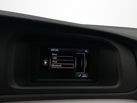 Volvo V40 19 of 28
