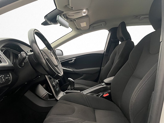 Volvo V40 11 of 28