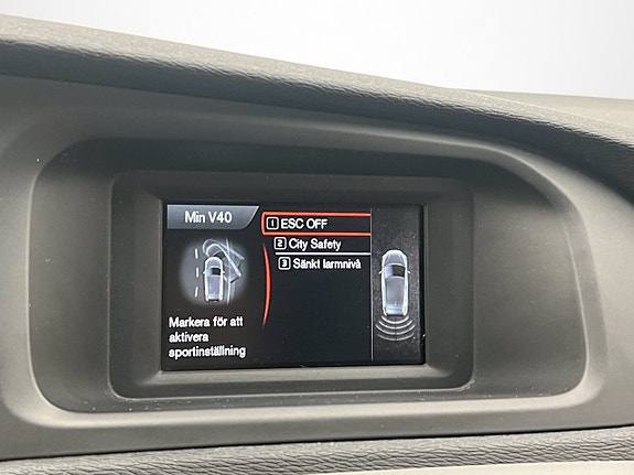 Volvo V40 21 of 28