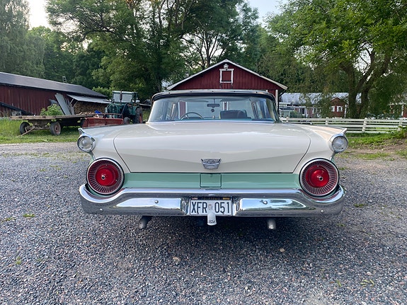 Ford Custom 3 of 10