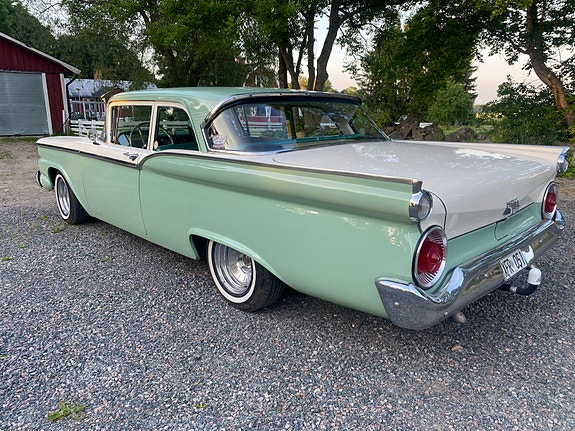 Ford Custom 5 of 10