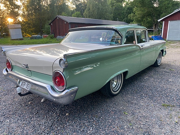 Ford Custom 4 of 10