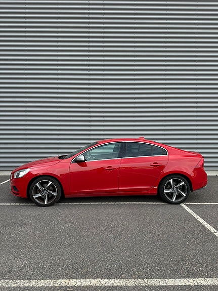 Volvo S60 2 of 11