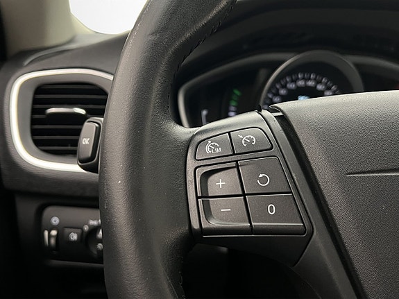 Volvo V40 Cross Country 14 of 28