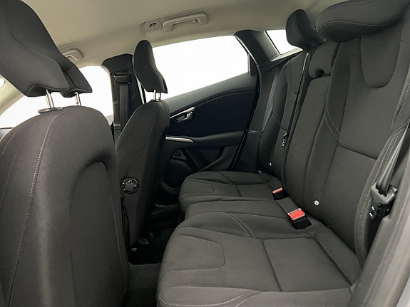 Volvo V40 Cross Country 21 of 28