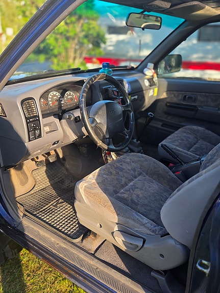 Nissan NP300 5 of 7
