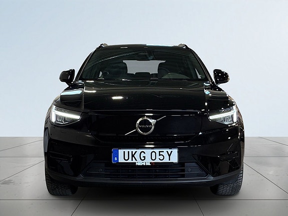 Volvo XC40 2 of 20