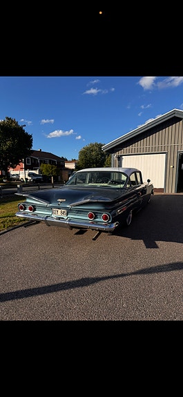 Chevrolet Biscayne 2 of 4