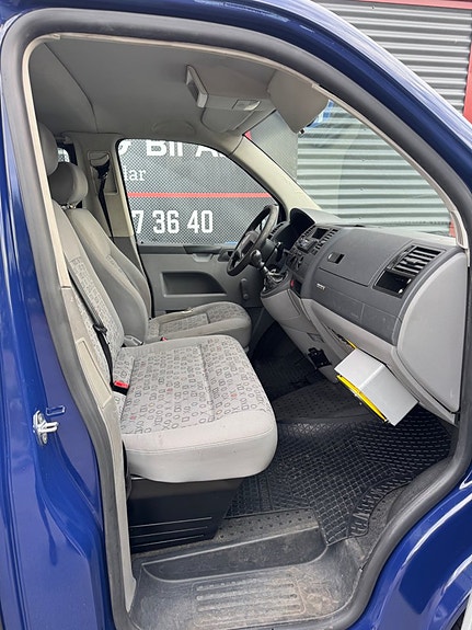 Volkswagen Shuttle 15 of 17