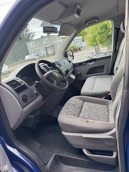 Volkswagen Shuttle 8 of 17