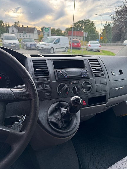 Volkswagen Shuttle 11 of 17