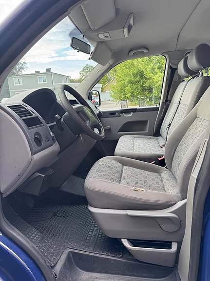 Volkswagen Shuttle 9 of 17