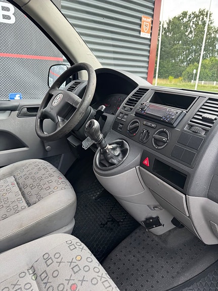 Volkswagen Shuttle 17 of 17