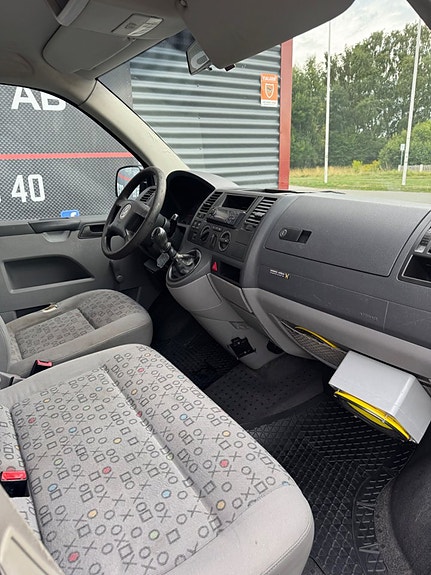 Volkswagen Shuttle 16 of 17