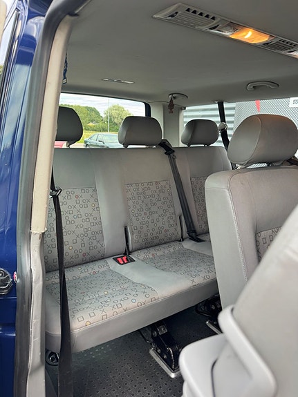 Volkswagen Shuttle 14 of 17