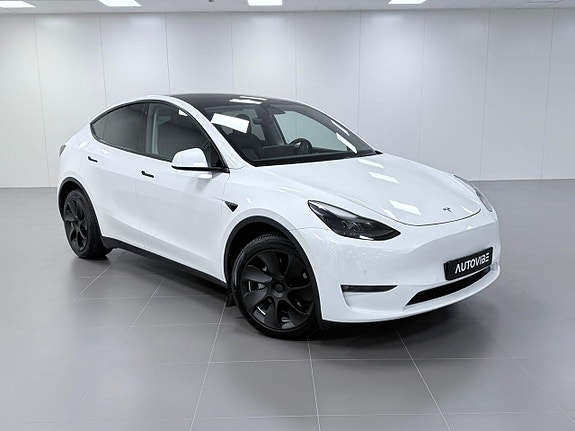 Tesla Model Y 2 of 8