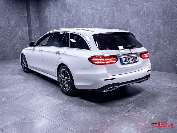 Mercedes-Benz E220 5 of 30