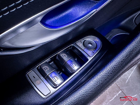 Mercedes-Benz E220 30 of 30