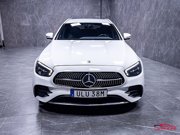 Mercedes-Benz E220 2 of 30
