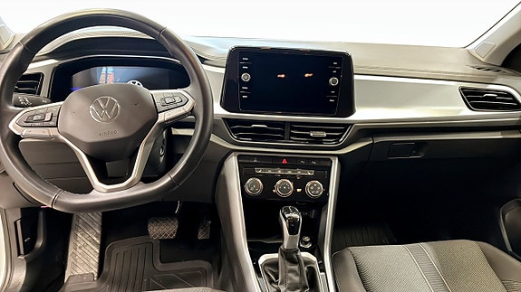 Volkswagen T-Roc 10 of 12