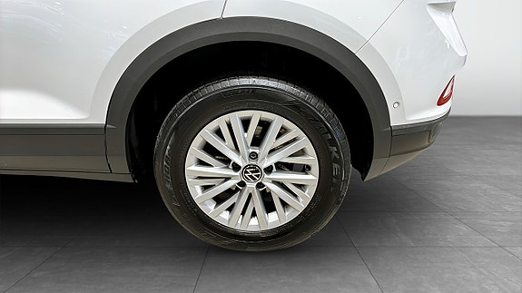 Volkswagen T-Roc 6 of 12