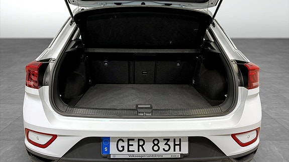 Volkswagen T-Roc 12 of 12