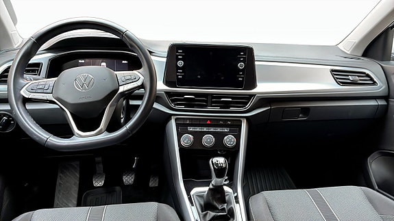 Volkswagen T-Roc 10 of 12