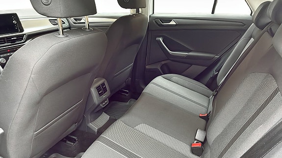 Volkswagen T-Roc 11 of 12