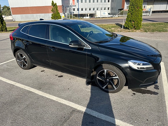 Volvo V40 3 of 11