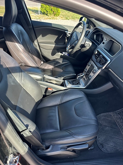 Volvo V40 9 of 11