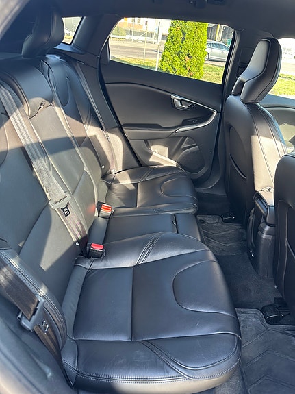Volvo V40 8 of 11