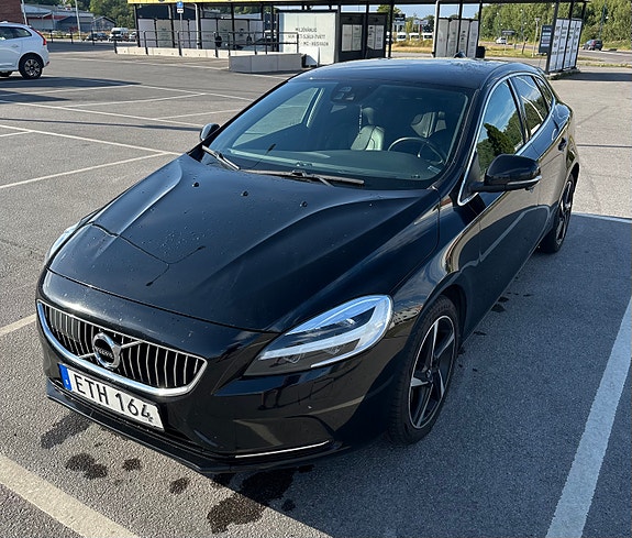 Volvo V40 2 of 11