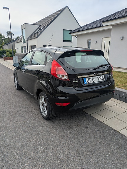 Ford Fiesta 2 of 4