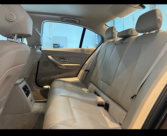 BMW 320d 4 of 10