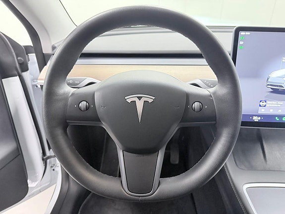 Tesla Model Y 7 of 8