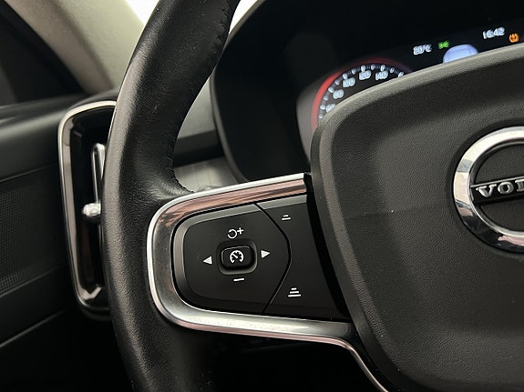 Volvo XC40 12 of 29