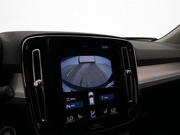 Volvo XC40 16 of 29
