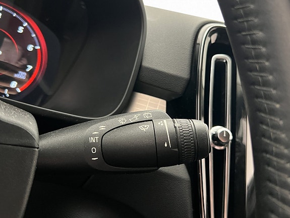 Volvo XC40 14 of 29