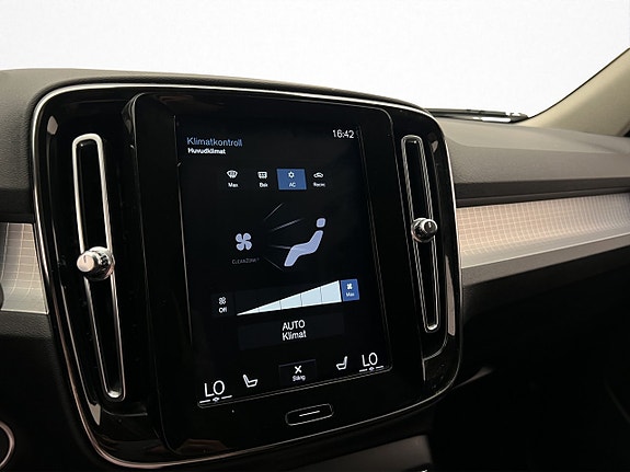 Volvo XC40 17 of 29