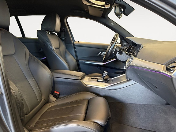 BMW 330e 15 of 22