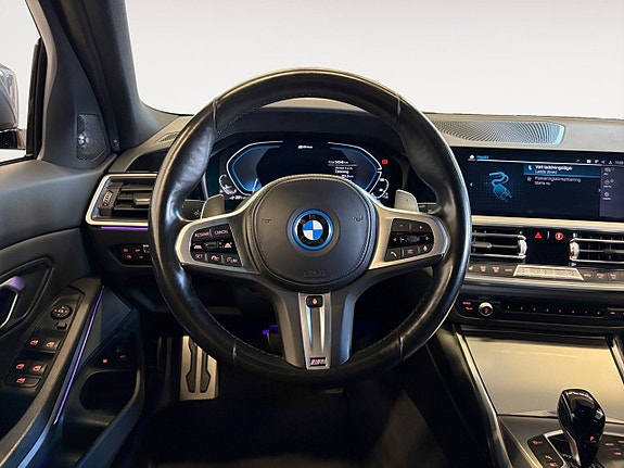 BMW 330e 13 of 22