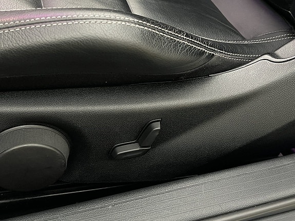 Mercedes-Benz E200 14 of 30