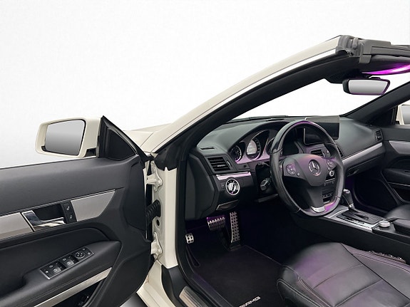 Mercedes-Benz E200 11 of 30