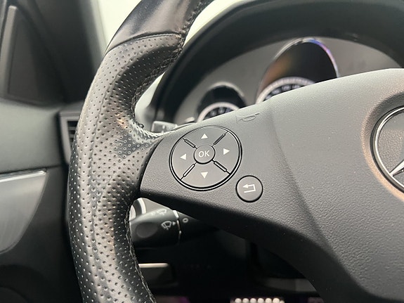 Mercedes-Benz E200 16 of 30