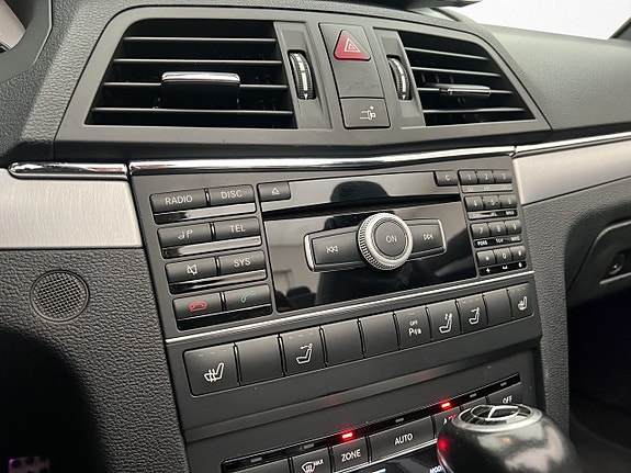 Mercedes-Benz E200 22 of 30