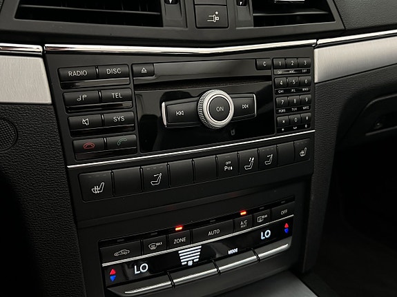 Mercedes-Benz E200 24 of 30